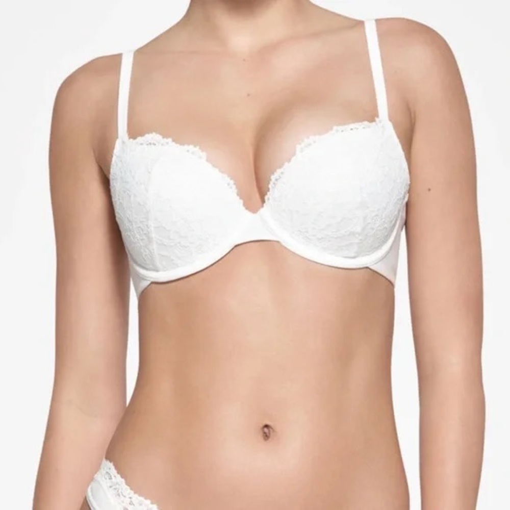 SKIMS Lace Push-Up Bra (NUDE)